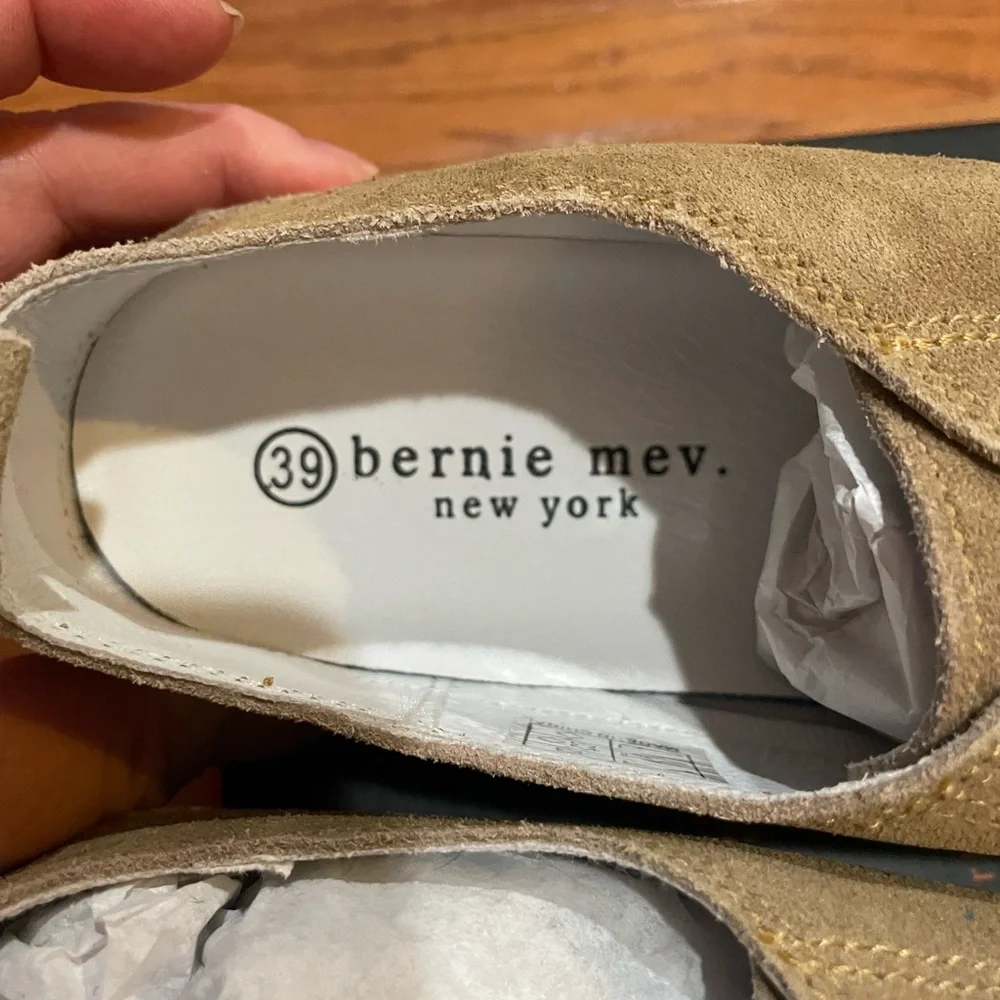 bernie mev. Tan Slip-On Shoes with gold accents size 39 (8.5) new in the box